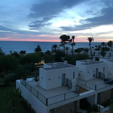 La Vila Paradis فيياخويوسا